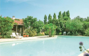 Отель Holiday Home La Jonchere  Ла Жоншер